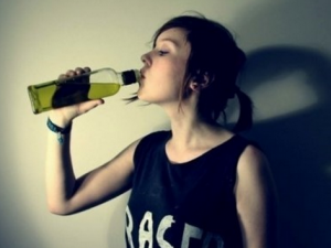 無論喝什么酒都要適量-喝酒能延壽是真假？