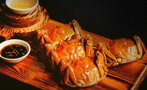 吃螃蟹中毒多久有反應 螃蟹沒熟透吃了要不要緊