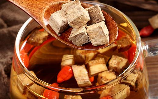 葛根泡出來的水是什么顏色 葛根粉對(duì)身體有什么好處