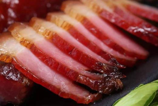 臘肉發(fā)霉了還能吃嗎?臘肉有白色的蟲(chóng)還能吃嗎