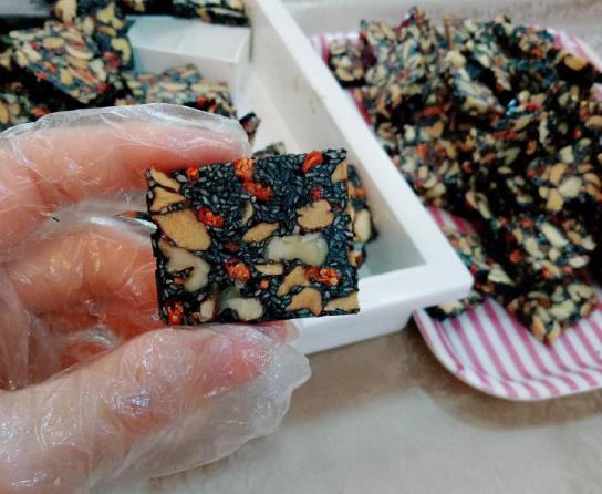 阿膠糕發苦能不能吃?阿膠糕有一股腥味正常嗎