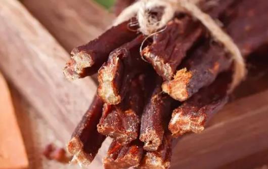 為什么牛肉干上有白點?吃牛肉干有什么功效?