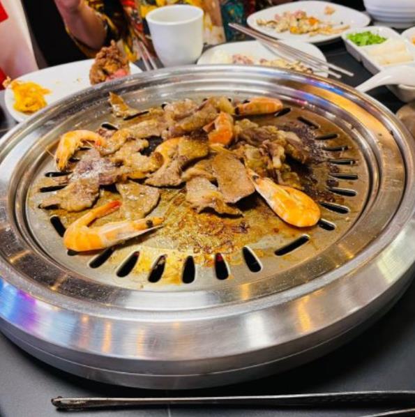 灼九寸釘自助炭火烤肉加盟費用(烤肉加盟總部)