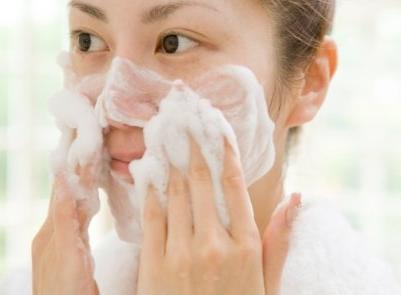 錯誤保養(yǎng)壞習慣:5種毀容舉動比別人老得快