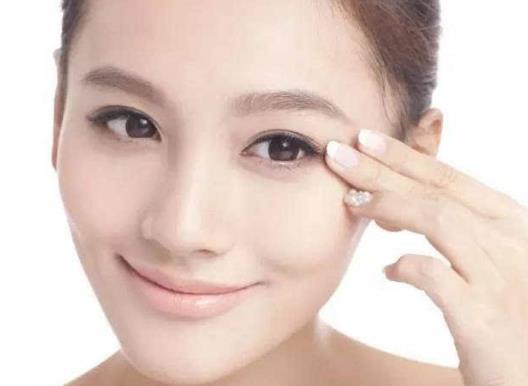 眼膜可以天天敷嗎?貼眼膜過(guò)期紅腫幾天能消?
