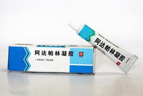 阿達帕林凝膠去黑頭多久見效?阿達帕林臉發(fā)紅多久可以下去
