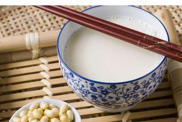 喝豆漿讓你變的更美麗健康 豆漿對養膚有好處