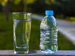 常喝礦泉水好嗎？常喝礦泉水可以防老癡