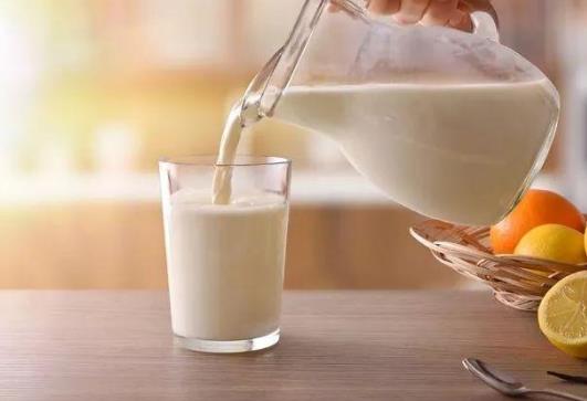 喝牛奶長痘痘是因為乳糖不耐受嗎?喝牛奶長痘痘是咋回事