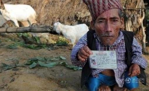 世界最矮的人 錢(qián)德拉·巴哈杜爾·唐吉身高僅0.546米