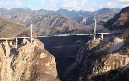世界上最高的吊橋 墨西哥巴魯阿特大橋距谷底高度為403.4米