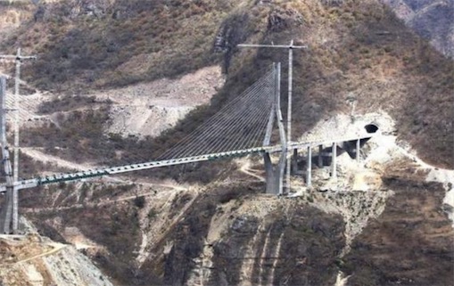 世界上最高的吊橋 墨西哥巴魯阿特大橋距谷底高度為403.4米