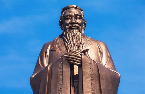 中國最大的青石孔子塑像 四川師范大學的孔子雕像高8.27米