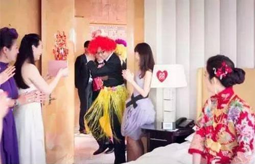 結婚堵門整新郎招數(shù) 結婚堵門游戲問題攻略 調節(jié)氣氛的重點