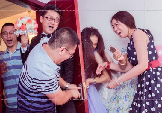 結婚堵門整新郎招數(shù) 結婚堵門游戲問題攻略 調節(jié)氣氛的重點