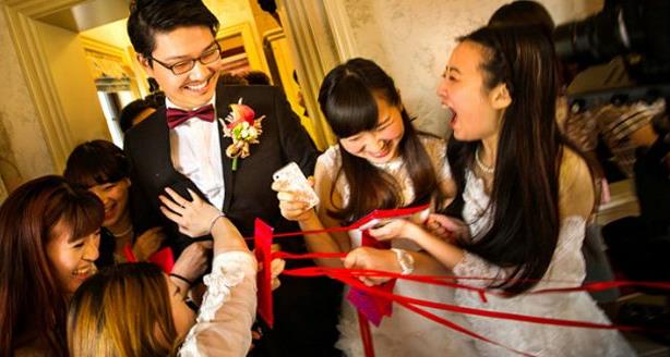 結婚堵門整新郎招數(shù) 結婚堵門游戲問題攻略 調節(jié)氣氛的重點