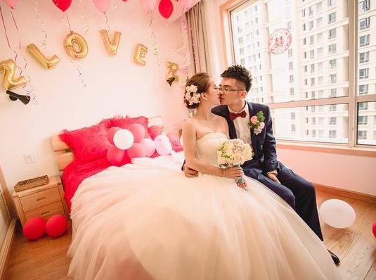 異地婚禮女方去幾個(gè)人單還是雙??jī)傻馗舻眠h(yuǎn)怎么辦婚禮