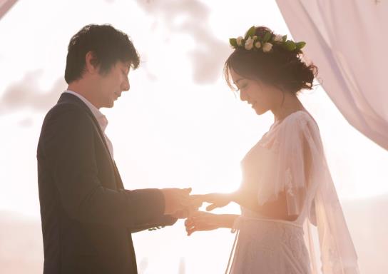 異地婚禮女方去幾個(gè)人單還是雙??jī)傻馗舻眠h(yuǎn)怎么辦婚禮