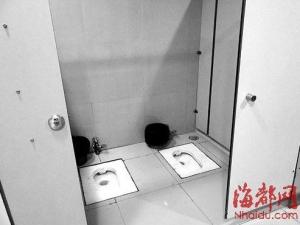 網曝福建莆田火車站男廁現“情侶間”基情無限