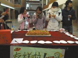 洛陽(yáng)切糕黨公路攔車強(qiáng)賣切糕1刀下去550元,坑爹的強(qiáng)買強(qiáng)賣還要協(xié)商解決