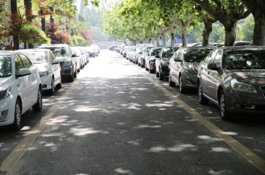 過斑馬線被車撞了是誰的責任?撞了非停車位的車如何定責