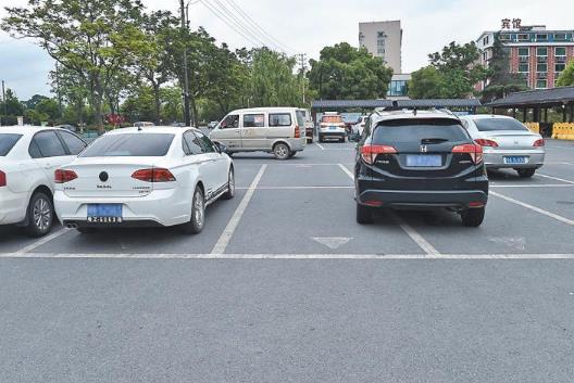 小區(qū)內(nèi)亂停車(chē)打122有人管嗎?12580加車(chē)牌號(hào)能找到車(chē)主嗎?
