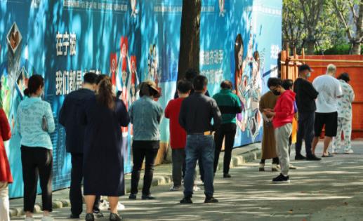 核酸棉簽沾上嘔吐物還準確嗎 一張嘴就干嘔怎么做咽拭子