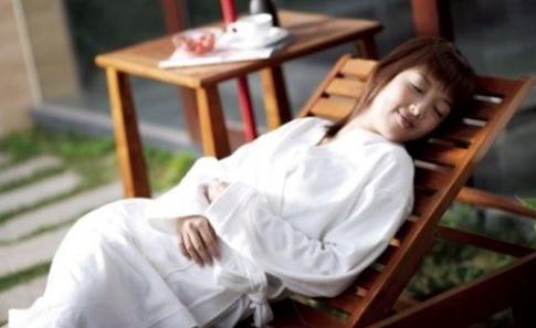 女白領(lǐng)經(jīng)常不吃午餐,謹防“午睡綜合癥”