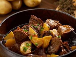 牛肉燉土豆怎么做好吃？牛肉燉土豆的做法