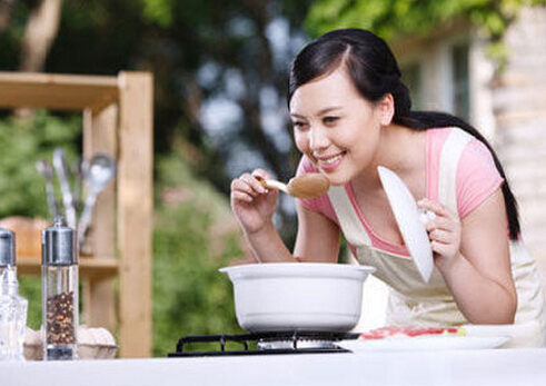 炒前腌制牛肉時加點糖-怎樣炒牛肉才嫩?