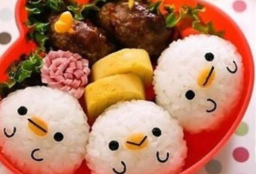 沒有模具怎么捏飯團?日式肉松飯團的做法