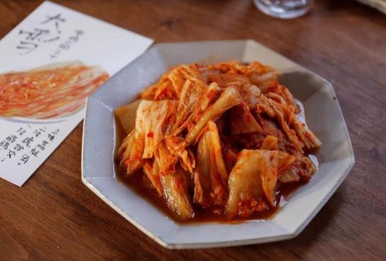 做腌菜沒(méi)有石頭拿什么壓?辣白菜太咸了怎么辦?