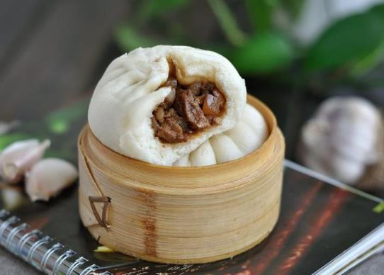 蒸包子怎么才不會粘紗布?蒸包子為什么掀開鍋就抽回去了