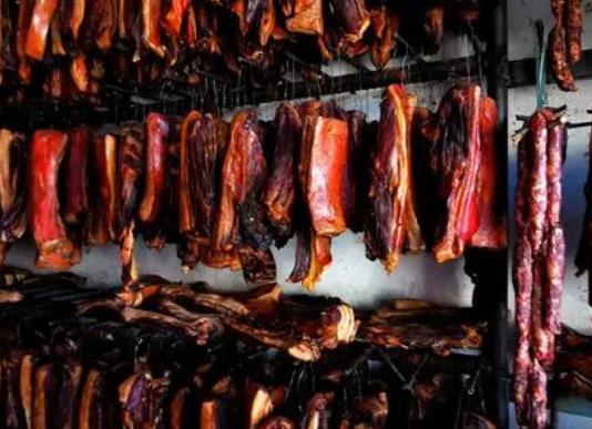 臘肉的風(fēng)味是怎樣產(chǎn)生的?熏好的臘肉保存的時(shí)候要洗嗎