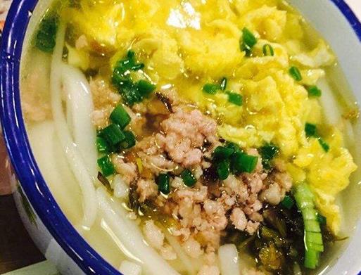 溫州五馬街必吃美食排名,府學(xué)巷三姐妹糯米飯的美味無法拒絕