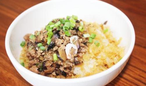 溫州五馬街必吃美食排名,府學(xué)巷三姐妹糯米飯的美味無法拒絕