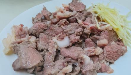 內蒙古十大有名小吃 烤羊腿是內蒙古招待客人的上等佳肴