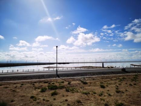 去茶卡天空壹號(hào),逃離這夏日極惡都市