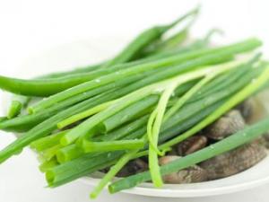炒菜時(shí)怎樣利用蔥調(diào)味？做菜如何放蔥的小竅門