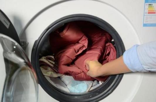 羽絨服可以用洗衣機洗嗎