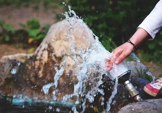 自來水發(fā)黃可以洗澡洗頭嗎?停水后水很黃要放多久才恢復(fù)?