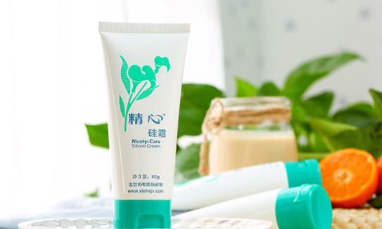 協和硅霜可以長期擦臉嗎 協和硅霜和硅e乳哪個好