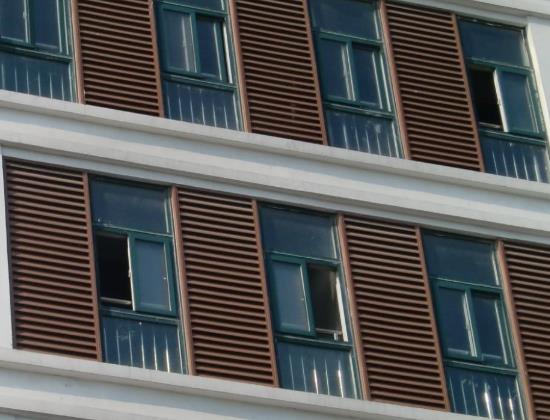 空調百葉窗誰負責維修?有百葉窗如何放空調外機進去