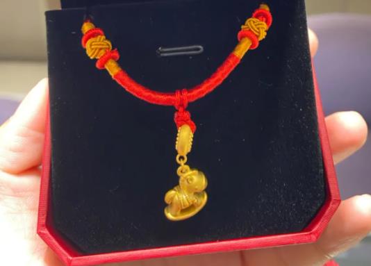 周大福實(shí)體店不給紙質(zhì)保單嗎?周大福每周二免費(fèi)換新是真的嗎