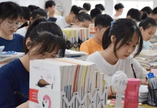 職高怎么考大學(xué)?社會考生高考錄取一樣嗎