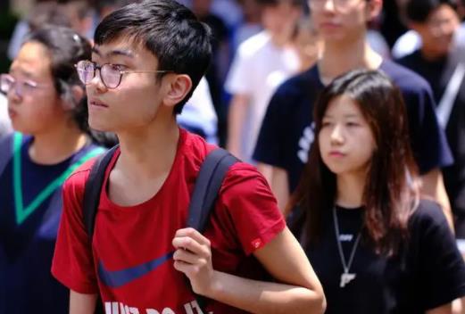 職高怎么考大學(xué)?社會考生高考錄取一樣嗎