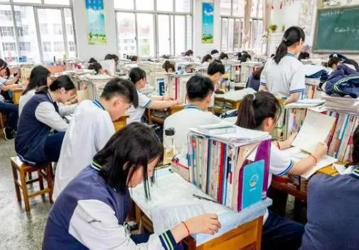2022年高考會比2021年難嗎?2022年高考分數(shù)線大概多少