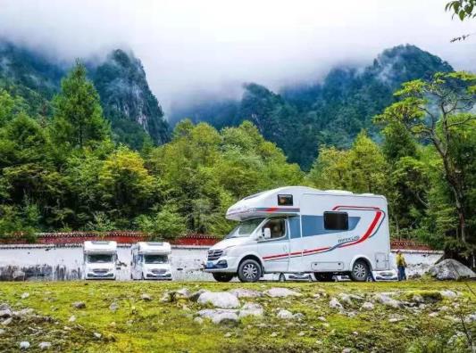 住在房車?yán)镎娴氖娣䥺幔孔夥寇囈惶煲嗌馘X