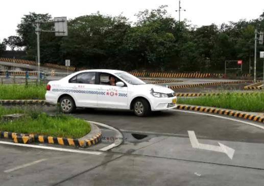 學(xué)車一般幾個月拿駕照是天天練嗎?考駕照不想考了可以退錢嗎