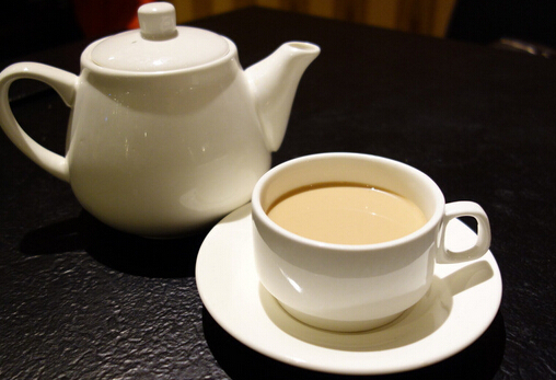細數奶茶的四大罪狀-一杯奶茶等于一碗飯?